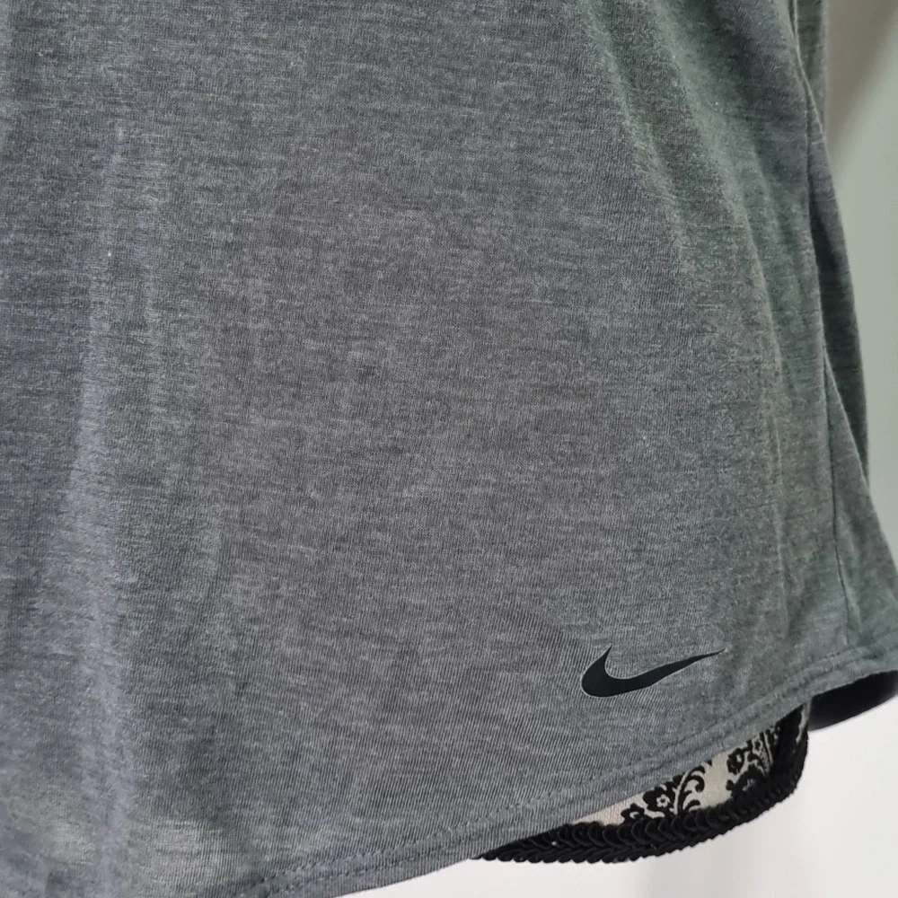 Nike dri-fit, grey singlet with black trims, stretchy material, size medium - Picture 2 of 6